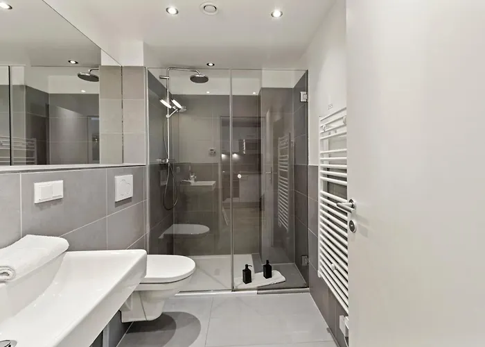 Rhc Station I Near Helmut Zilk Park I High Speed Wifi Apartment *