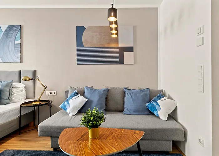 Rhc Station I Near Helmut Zilk Park I High Speed Wifi Apartment