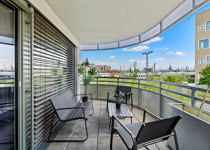 Rhc Station I Near Helmut Zilk Park I High Speed Wifi * Vienna
