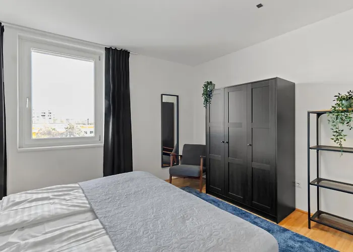Rhc Station I Near Helmut Zilk Park I High Speed Wifi Apartment *