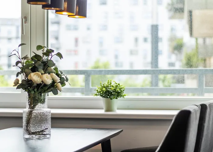 Rhc Station I Near Helmut Zilk Park I High Speed Wifi Apartment