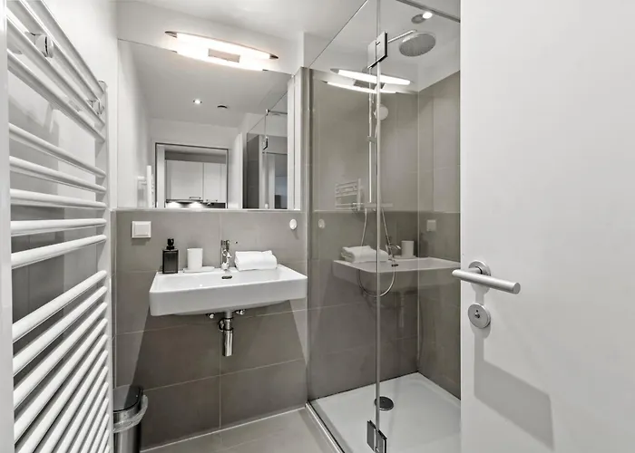 Rhc Station I Near Helmut Zilk Park I High Speed Wifi Apartment *